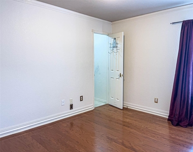 601 Cherry Creek Dr - Photo Thumbnail 14