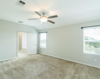 717 Legends Ln - Photo Thumbnail 11