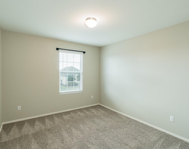 717 Legends Ln - Photo Thumbnail 16