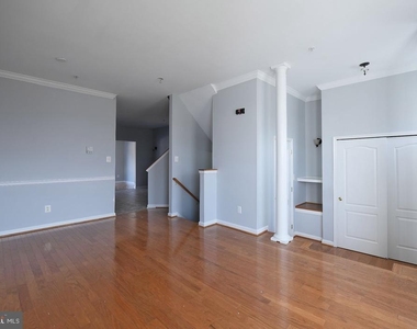 655 Kirkcaldy Way - Photo Thumbnail 5