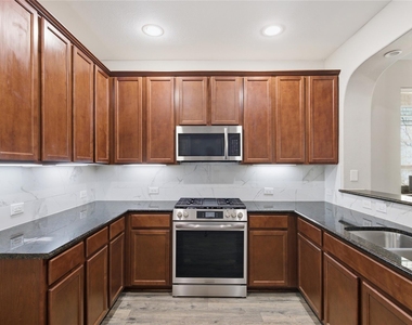 3101 Davis Ln - Photo Thumbnail 4