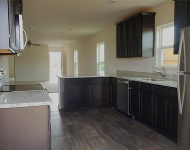 101 Brunswick Ln - Photo Thumbnail 1