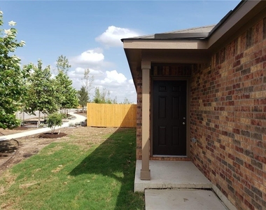 101 Brunswick Ln - Photo Thumbnail 7