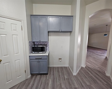 12713 Serafy Ct - Photo Thumbnail 8