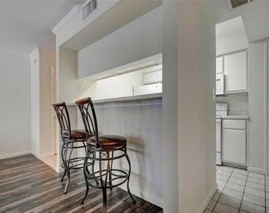 501 W 26th St - Photo Thumbnail 4