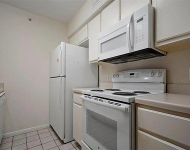 501 W 26th St - Photo Thumbnail 3