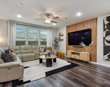 210 Zuma Dr - Photo Thumbnail 5