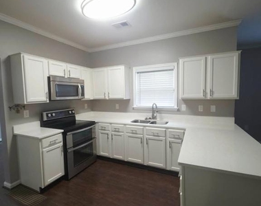 3218 Guilford Drive - Photo Thumbnail 11