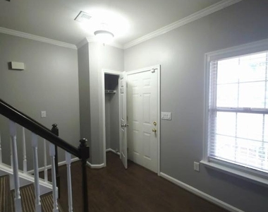 3218 Guilford Drive - Photo Thumbnail 4