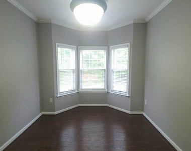 3218 Guilford Drive - Photo Thumbnail 7