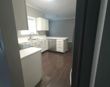 3218 Guilford Drive - Photo Thumbnail 16