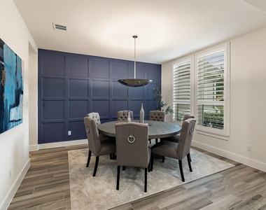 207 Lodestone Ln - Photo Thumbnail 3
