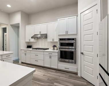207 Lodestone Ln - Photo Thumbnail 9