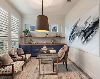 207 Lodestone Ln - Photo Thumbnail 4