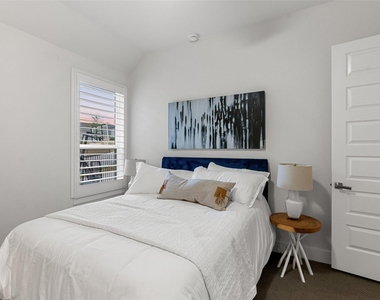 207 Lodestone Ln - Photo Thumbnail 22