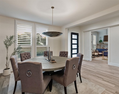 207 Lodestone Ln - Photo Thumbnail 2