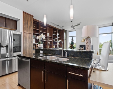 1320 Robert Browning St - Photo Thumbnail 11