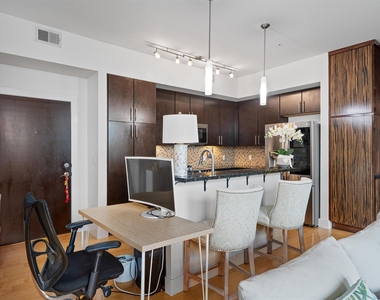 1320 Robert Browning St - Photo Thumbnail 8
