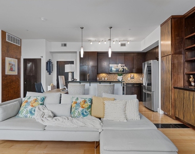 1320 Robert Browning St - Photo Thumbnail 4
