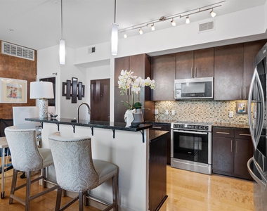 1320 Robert Browning St - Photo Thumbnail 2