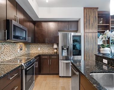 1320 Robert Browning St - Photo Thumbnail 9