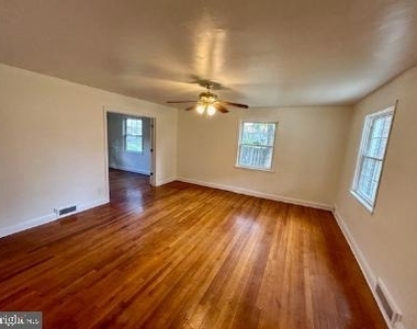 124 Westowne Place - Photo Thumbnail 3