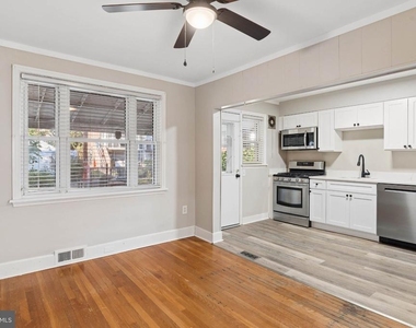 1716 Redwood Avenue - Photo Thumbnail 10