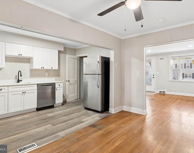1716 Redwood Avenue - Photo Thumbnail 11