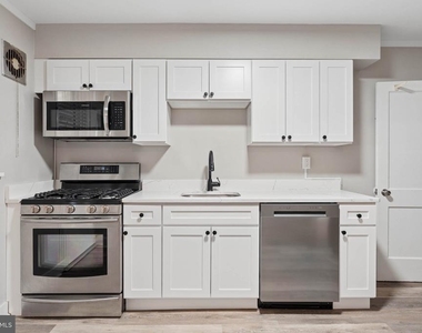 1716 Redwood Avenue - Photo Thumbnail 15