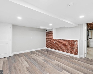 1716 Redwood Avenue - Photo Thumbnail 24