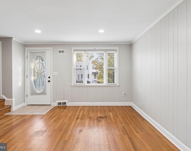 1716 Redwood Avenue - Photo Thumbnail 6