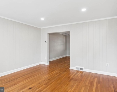 1716 Redwood Avenue - Photo Thumbnail 8