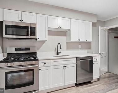 1716 Redwood Avenue - Photo Thumbnail 12