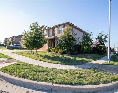 3224 Stirrat St - Photo Thumbnail 2