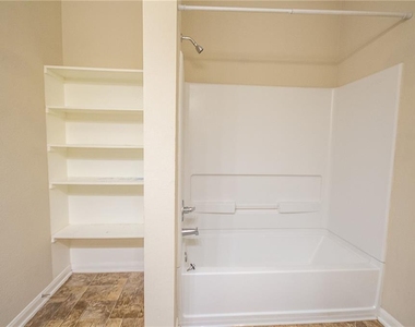 3224 Stirrat St - Photo Thumbnail 5