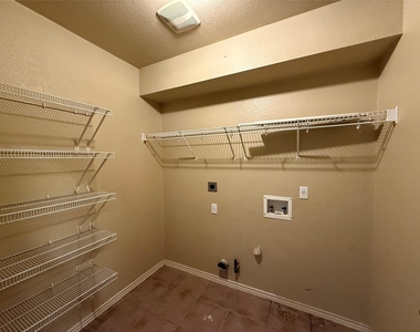 2312 Pearson Way - Photo Thumbnail 13
