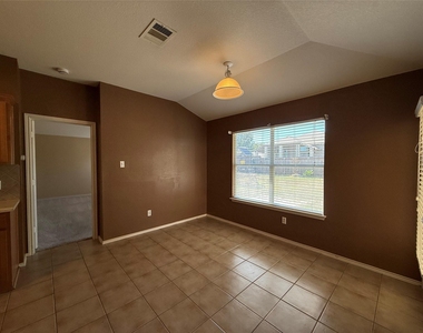 2312 Pearson Way - Photo Thumbnail 7