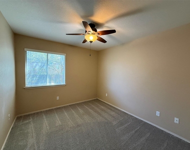 2312 Pearson Way - Photo Thumbnail 20
