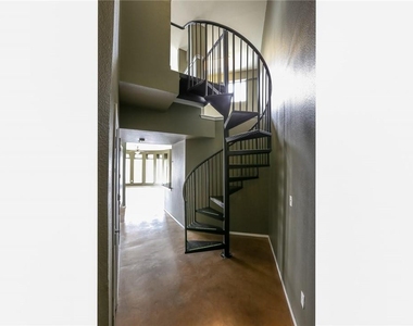 910 W 25th St - Photo Thumbnail 21