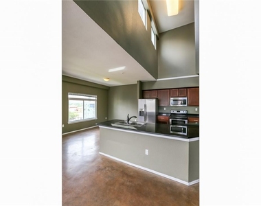 910 W 25th St - Photo Thumbnail 5
