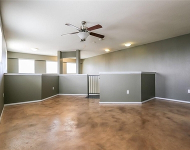 910 W 25th St - Photo Thumbnail 22