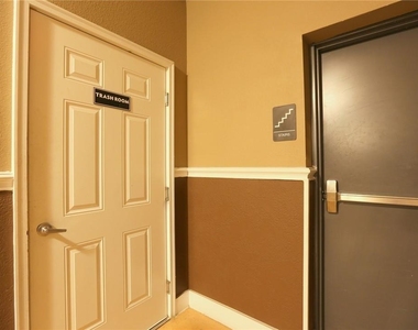 910 W 25th St - Photo Thumbnail 31