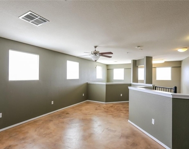 910 W 25th St - Photo Thumbnail 24