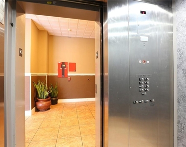 910 W 25th St - Photo Thumbnail 30