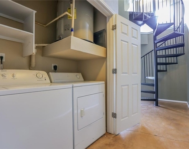 910 W 25th St - Photo Thumbnail 10