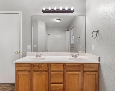 351 Zebra Dr - Photo Thumbnail 8