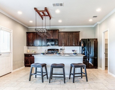 508 Nogales Ln - Photo Thumbnail 6