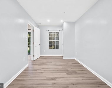 618 Warblers Perch Way - Photo Thumbnail 9