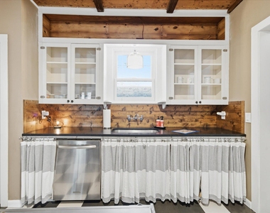 2407 Willow St - Photo Thumbnail 6