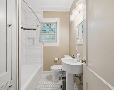 2407 Willow St - Photo Thumbnail 14